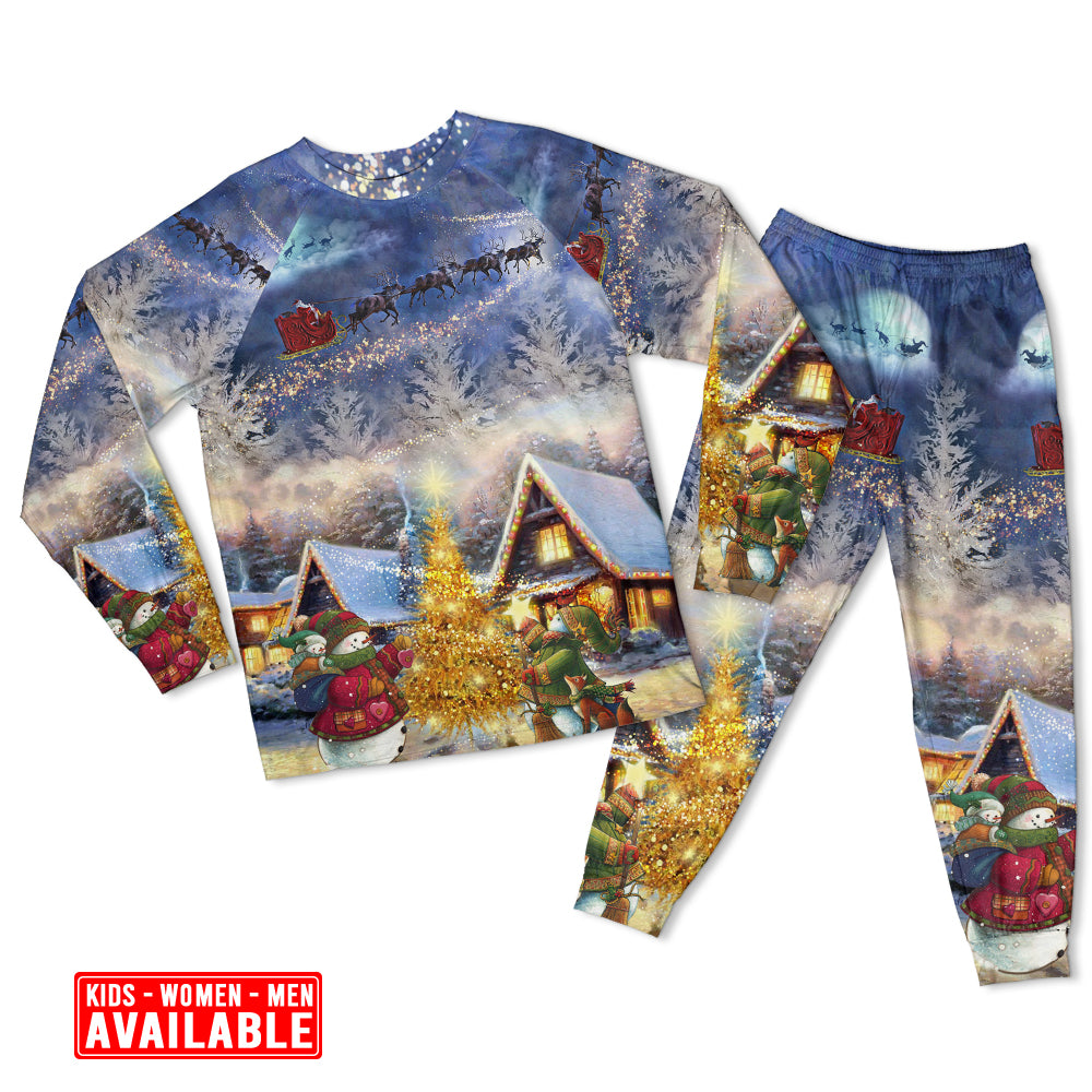 Women / S Christmas Santa Claus Reindeer Snowman Family In Love Gift Light Art Style - Pajamas Lo - Owls Matrix LTD