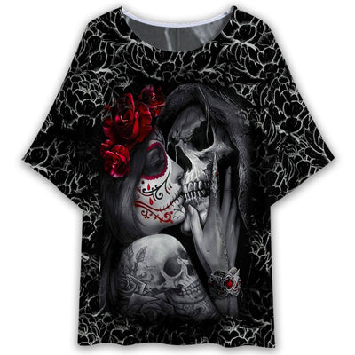 S Sugar Skull Couple Rose Tattoo Pattern - Women's T-shirt With Bat Sleeve - Owls Matrix LTD