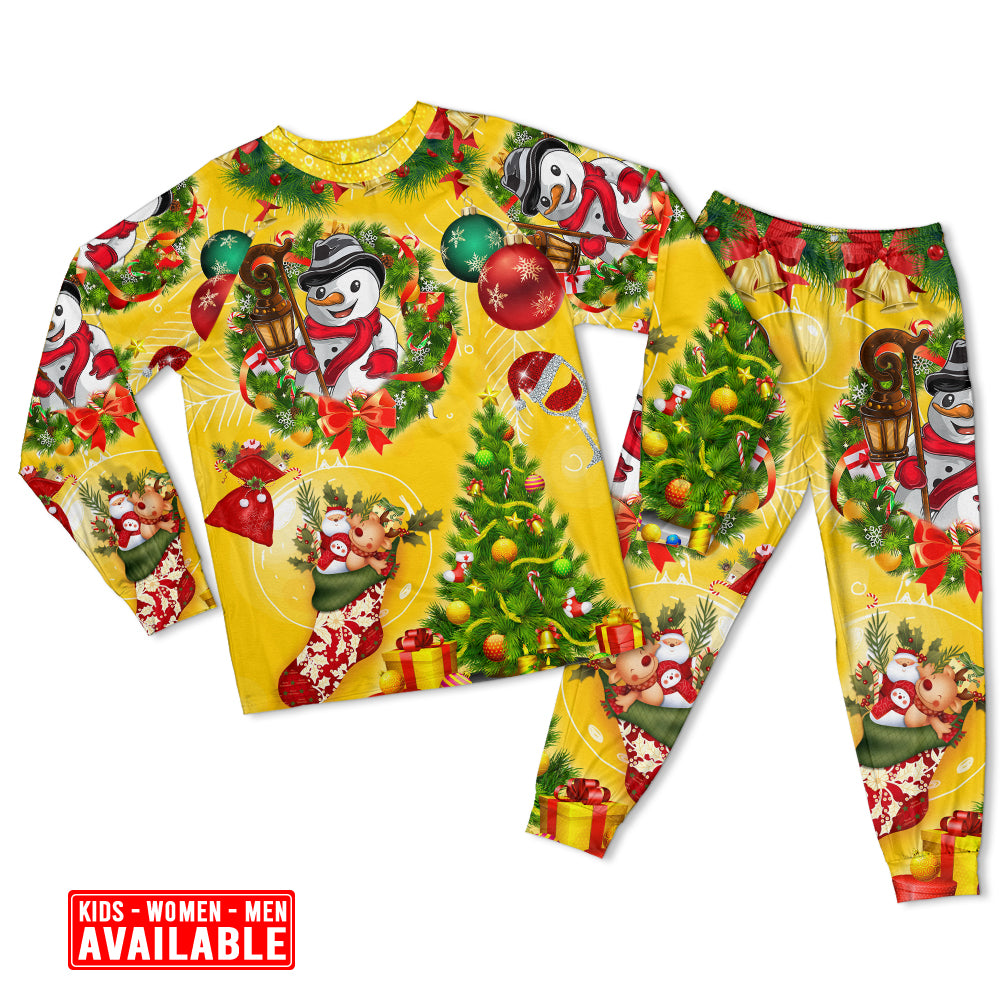 Women / S Christmas Funny Snowman Happy Christmas Tree Yellow Light - Pajamas Long Sleeve - Owls Matrix LTD