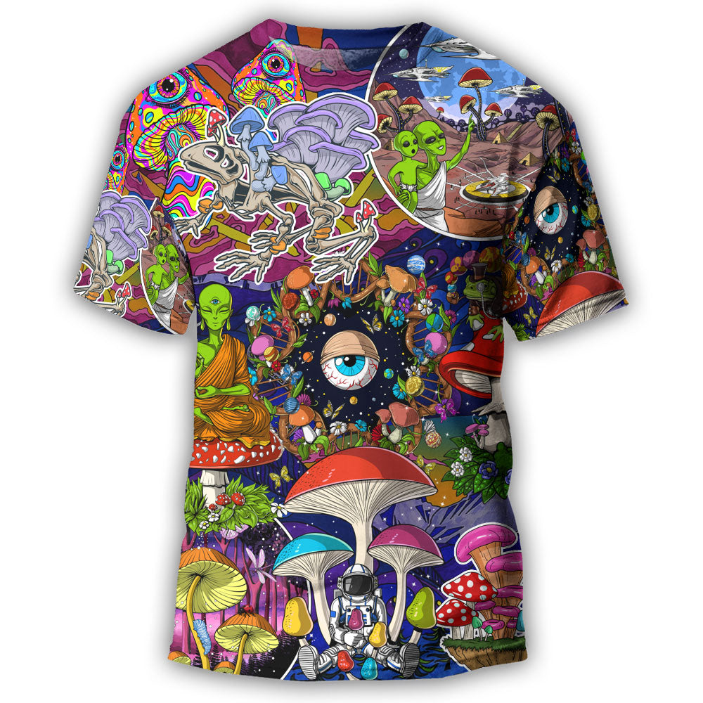 S Hippie Mushroom Aliens Stay Hippie Colorful Art - Round Neck T-shirt - Owls Matrix LTD
