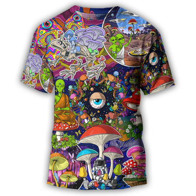S Hippie Mushroom Aliens Stay Hippie Colorful Art - Round Neck T-shirt - Owls Matrix LTD