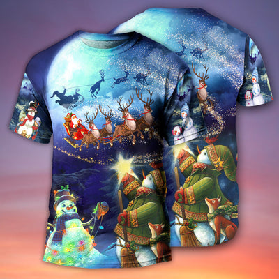 Christmas Rudolph Santa Claus Reindeer Snowman Light Art Style - Round Neck T-shirt - Owls Matrix LTD