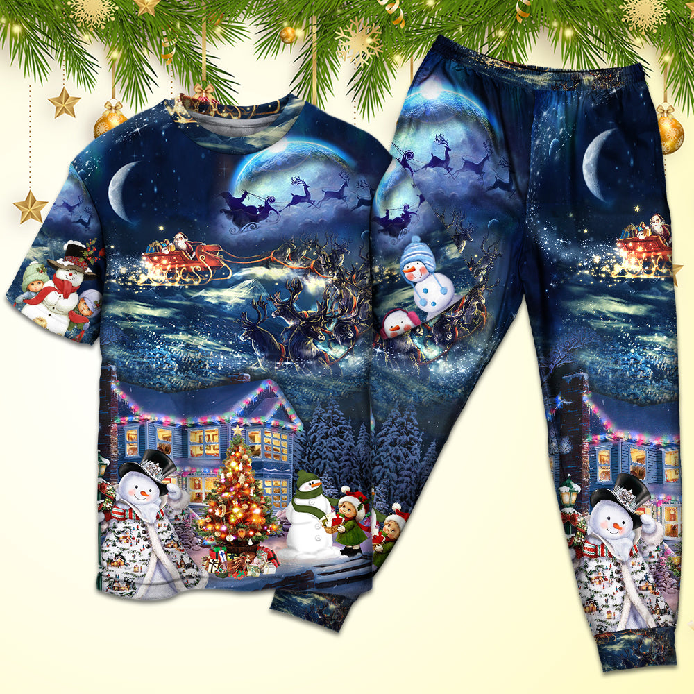 Christmas Santa Claus Family In Love Light Art Style - Pajamas Short Sleeve - Owls Matrix LTD