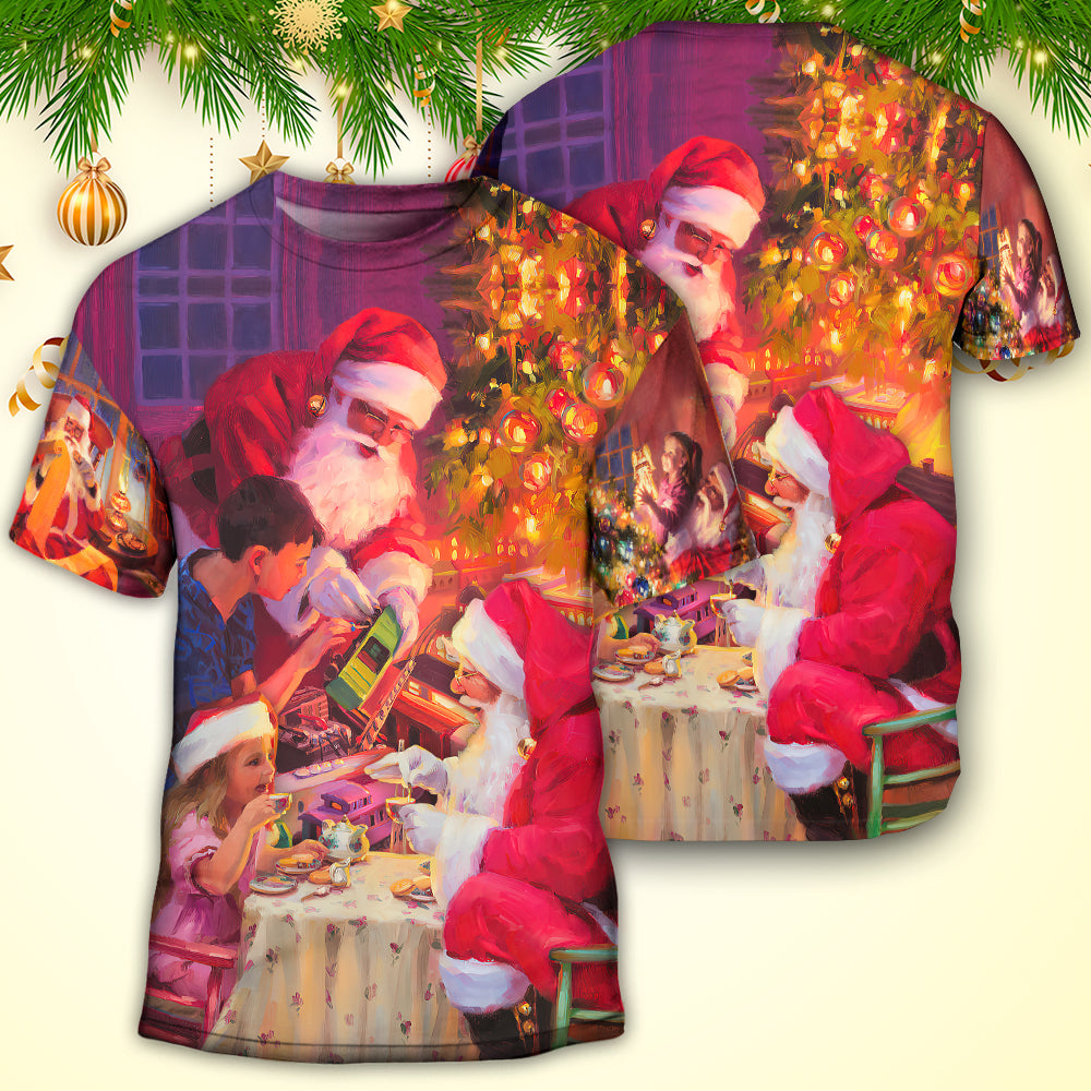 Christmas Santa Claus Story Light Art Style - Round Neck T-shirt - Owls Matrix LTD